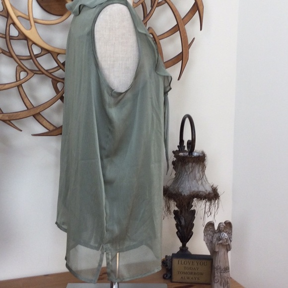 Lovely New York & Company Sheer blouse with  Matching Cami in sage green. - Picture 3 of 5